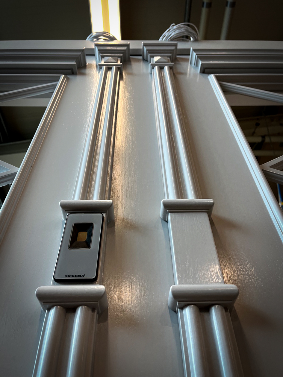 Historische Tür mit Smart Home Fingerscan